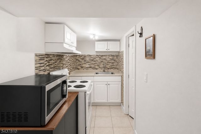 66 President St, Passaic City, NJ 07055