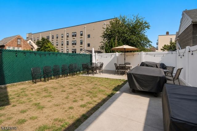 66 President St, Passaic City, NJ 07055