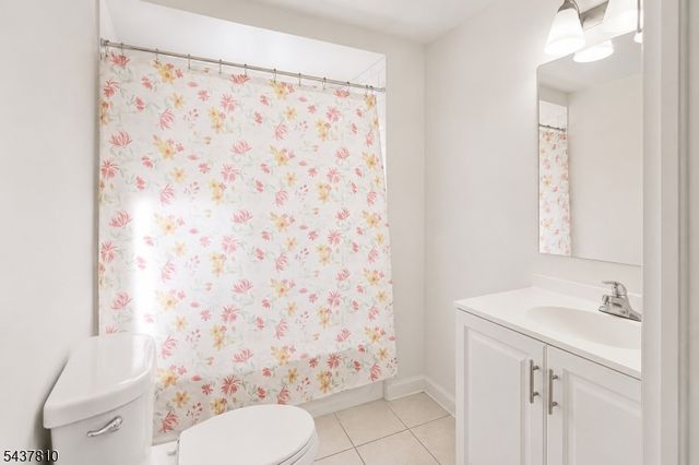 66 President St, Passaic City, NJ 07055