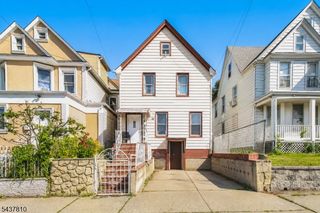 66 President St, Passaic City, NJ 07055