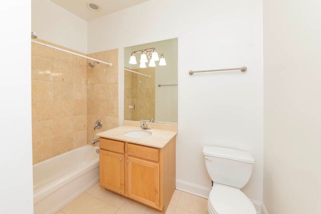 1960 N DAMEN Avenue 3, Chicago, IL 60647