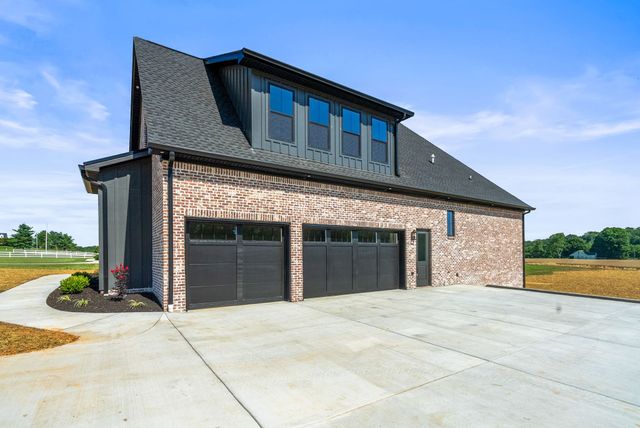 293 Aplin Branch Rd, Cottontown, TN 37048