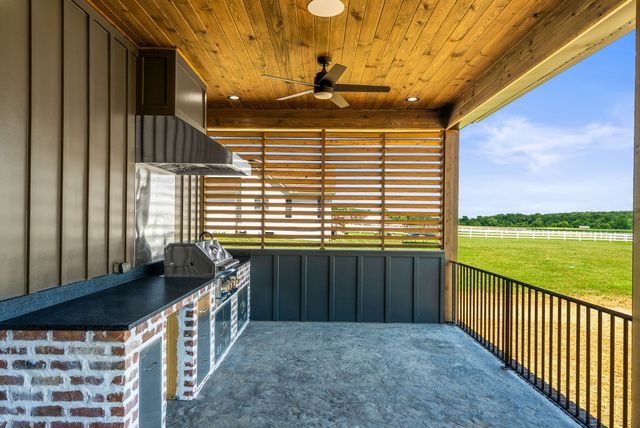 293 Aplin Branch Rd, Cottontown, TN 37048