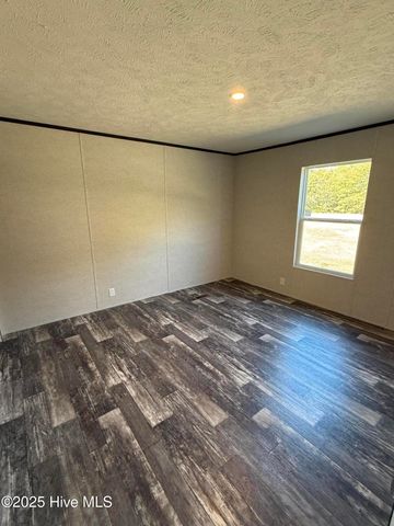 2251 Twisted Hickory Road, Elizabethtown, NC 28337