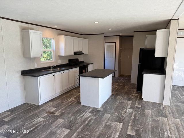 2251 Twisted Hickory Road, Elizabethtown, NC 28337