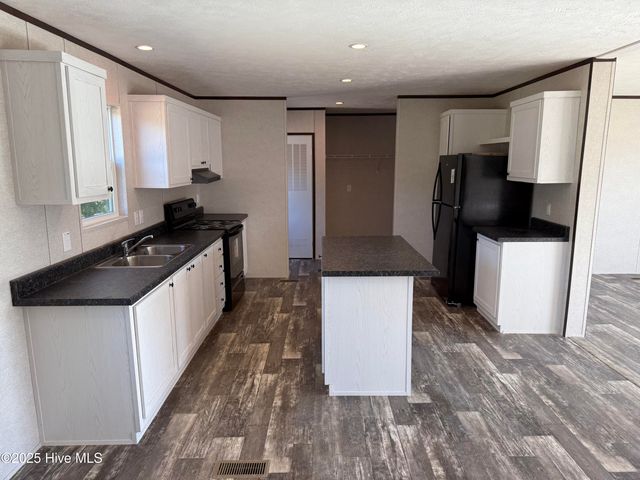 2251 Twisted Hickory Road, Elizabethtown, NC 28337