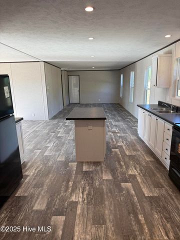 2251 Twisted Hickory Road, Elizabethtown, NC 28337