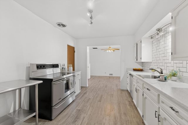 9806 McKnight Avenue NE, Albuquerque, NM 87112