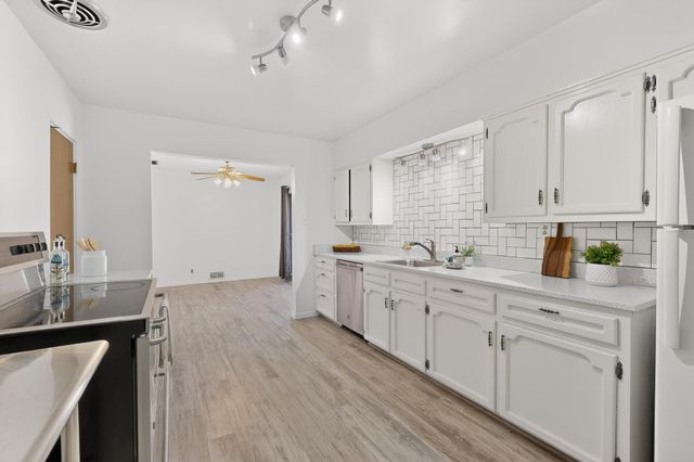 9806 McKnight Avenue NE, Albuquerque, NM 87112