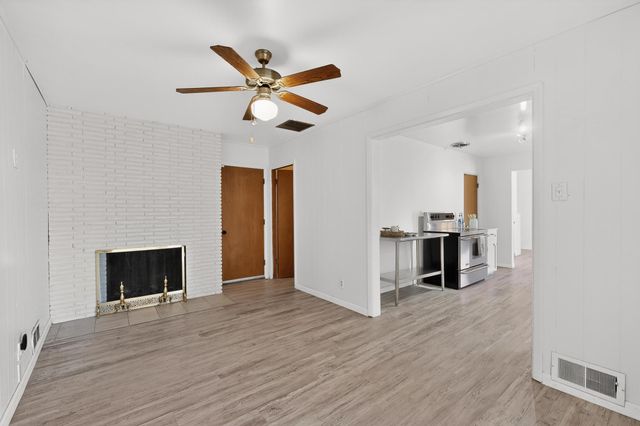 9806 McKnight Avenue NE, Albuquerque, NM 87112