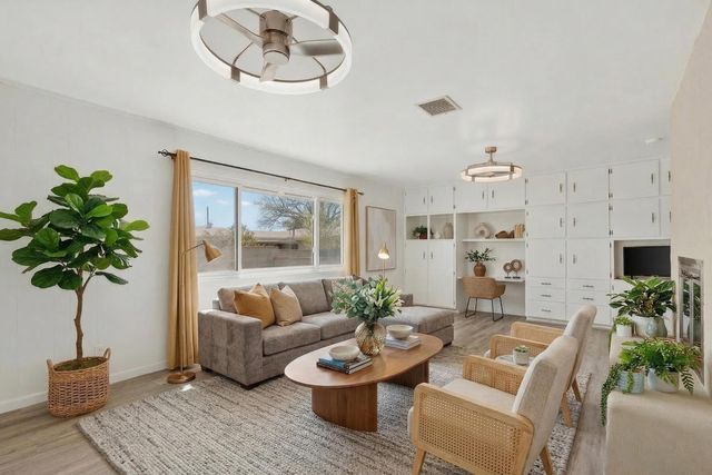 9806 McKnight Avenue NE, Albuquerque, NM 87112