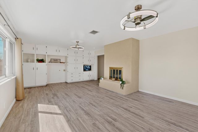 9806 McKnight Avenue NE, Albuquerque, NM 87112