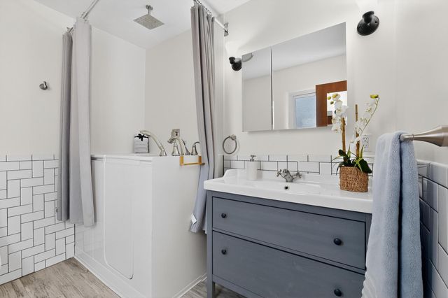 9806 McKnight Avenue NE, Albuquerque, NM 87112