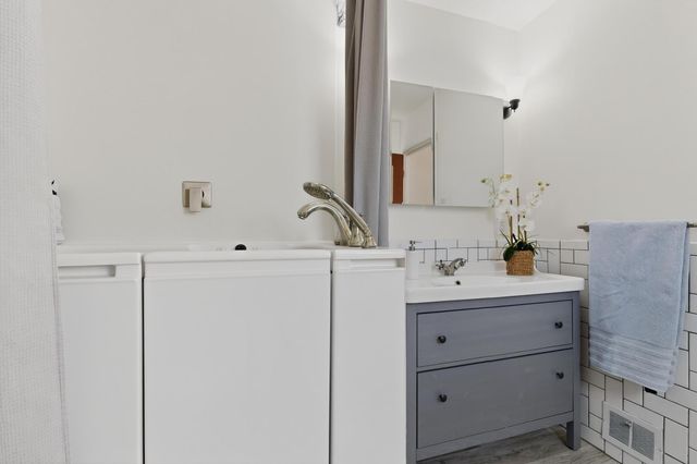 9806 McKnight Avenue NE, Albuquerque, NM 87112