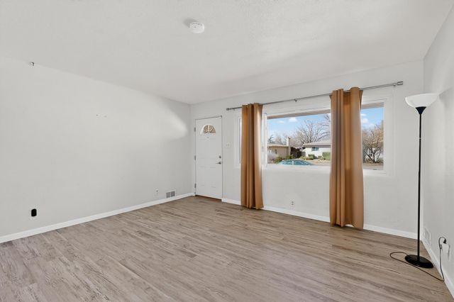 9806 McKnight Avenue NE, Albuquerque, NM 87112