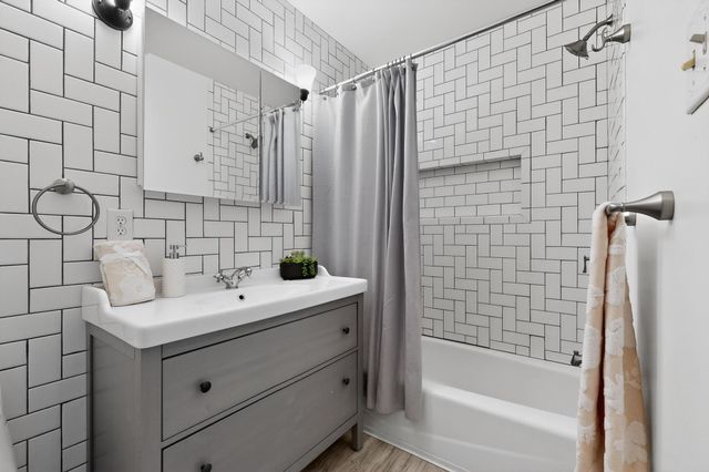 9806 McKnight Avenue NE, Albuquerque, NM 87112