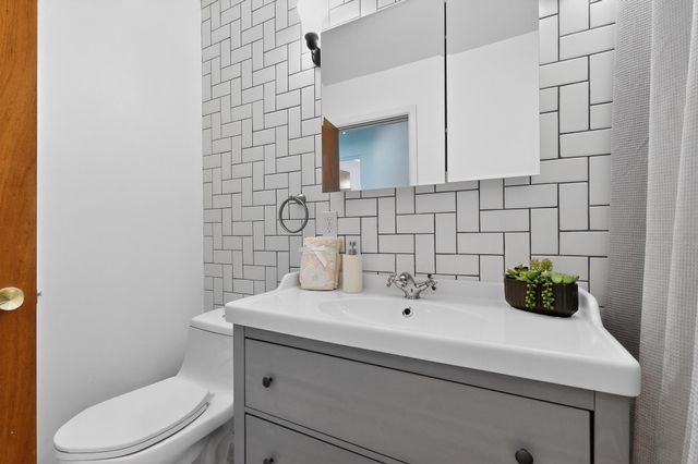 9806 McKnight Avenue NE, Albuquerque, NM 87112