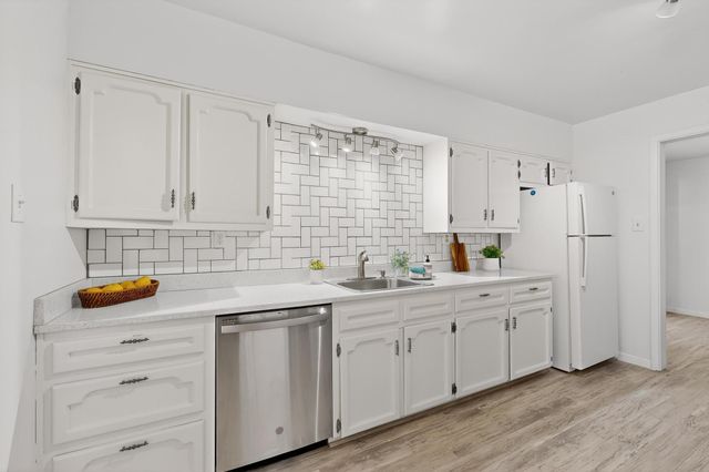 9806 McKnight Avenue NE, Albuquerque, NM 87112