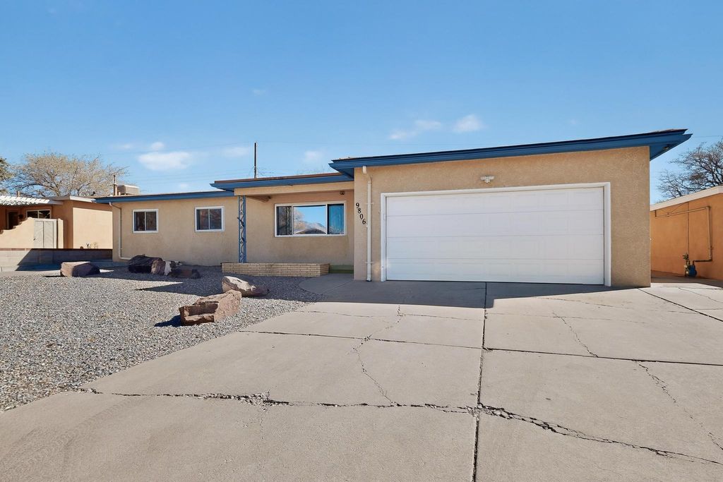 9806 McKnight Avenue NE, Albuquerque, NM 87112