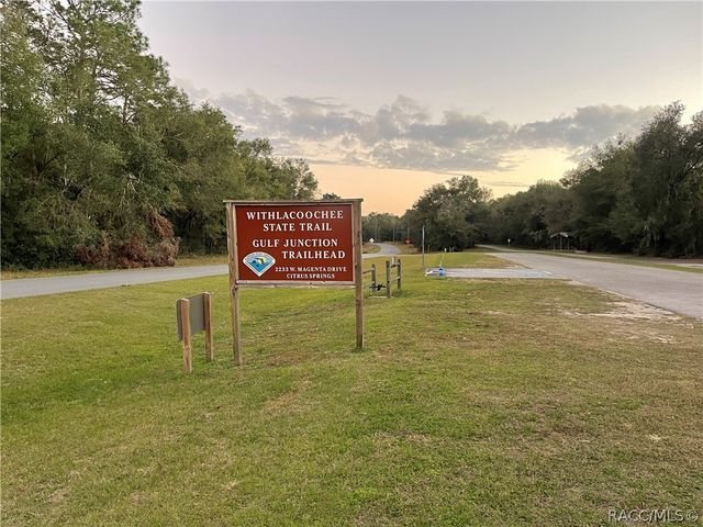 1884 W Blackhawk Place, Citrus Springs, FL 34434