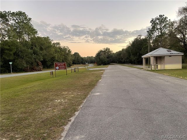 1884 W Blackhawk Place, Citrus Springs, FL 34434