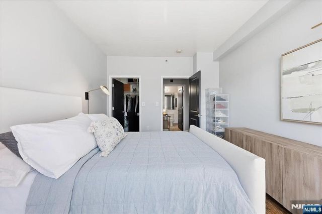 15 Freedom Way 412, Jersey City, NJ 07305