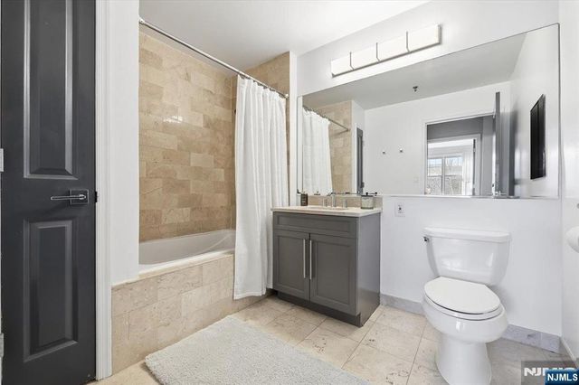 15 Freedom Way 412, Jersey City, NJ 07305