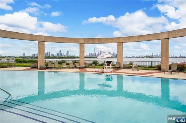 15 Freedom Way 412, Jersey City, NJ 07305