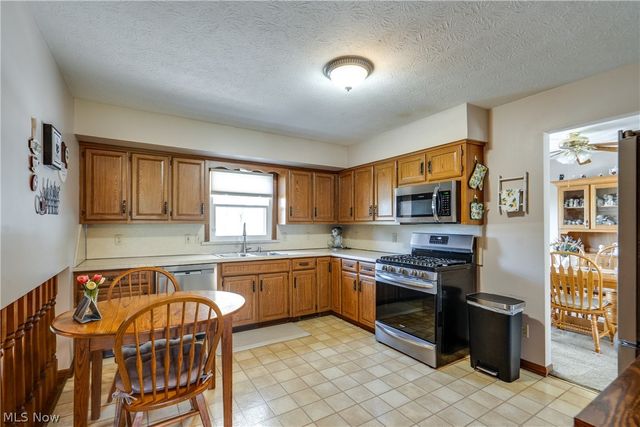 5029 Broadway Avenue NE, Louisville, OH 44641