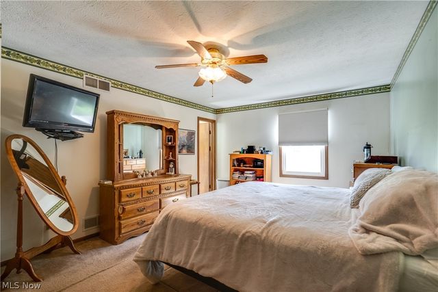5029 Broadway Avenue NE, Louisville, OH 44641