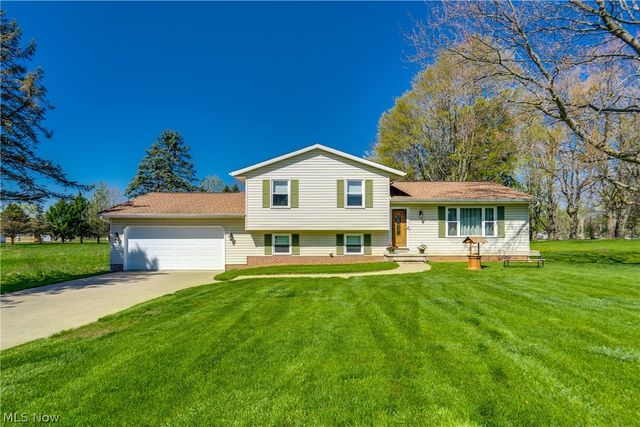 5029 Broadway Avenue NE, Louisville, OH 44641