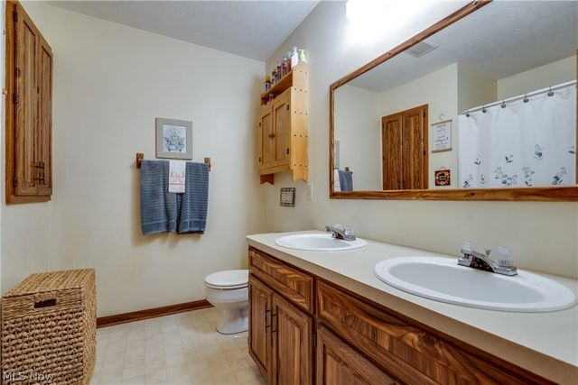 5029 Broadway Avenue NE, Louisville, OH 44641
