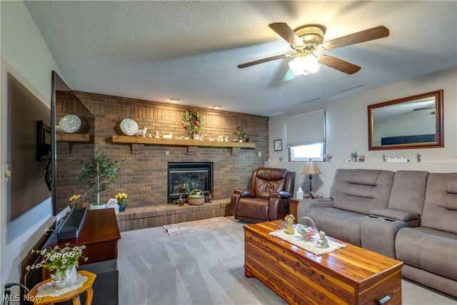5029 Broadway Avenue NE, Louisville, OH 44641