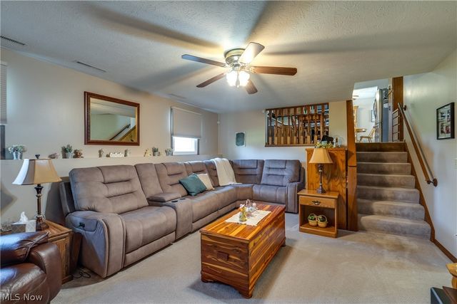 5029 Broadway Avenue NE, Louisville, OH 44641