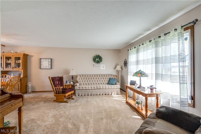 5029 Broadway Avenue NE, Louisville, OH 44641