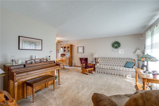 5029 Broadway Avenue NE, Louisville, OH 44641