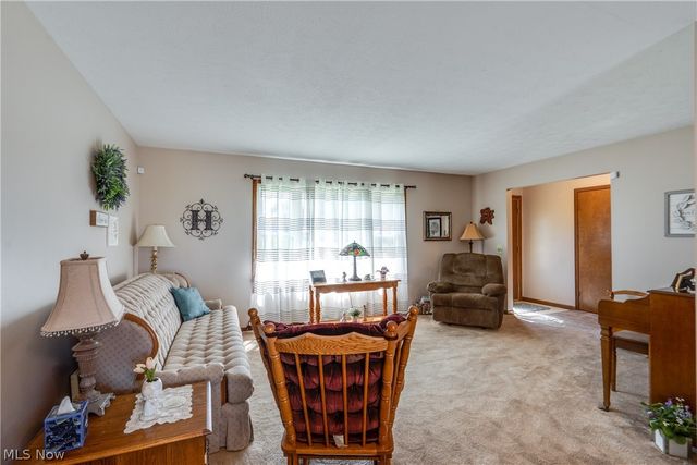 5029 Broadway Avenue NE, Louisville, OH 44641
