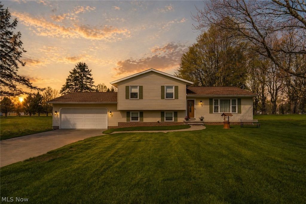 5029 Broadway Avenue NE, Louisville, OH 44641