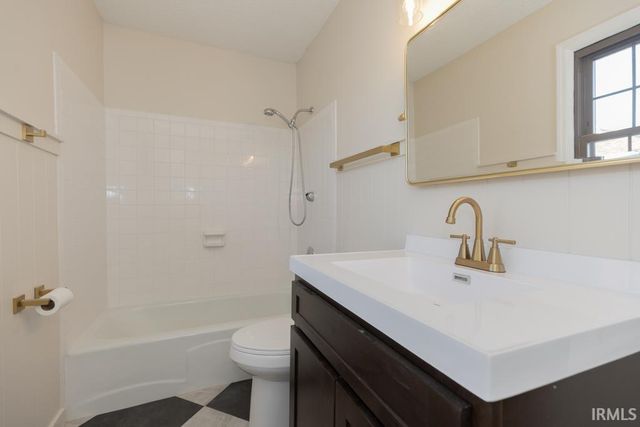 200 Hampton Drive, Evansville, IN 47715