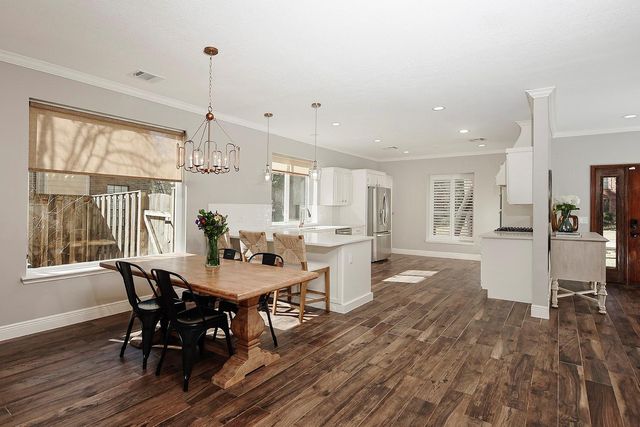 11 E Summer Storm Circle, The Woodlands, TX 77381