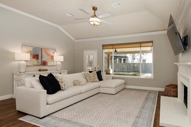 11 E Summer Storm Circle, The Woodlands, TX 77381