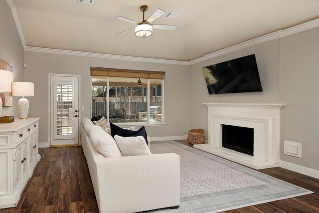 11 E Summer Storm Circle, The Woodlands, TX 77381