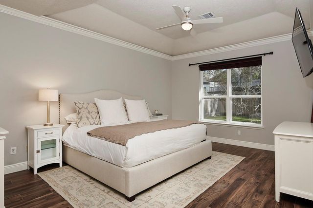 11 E Summer Storm Circle, The Woodlands, TX 77381