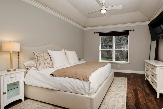 11 E Summer Storm Circle, The Woodlands, TX 77381