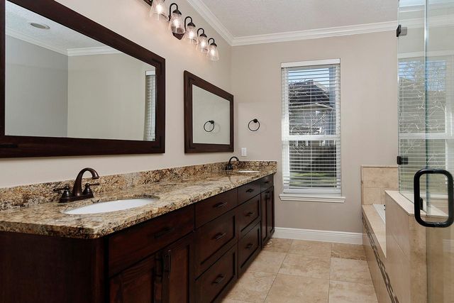 11 E Summer Storm Circle, The Woodlands, TX 77381
