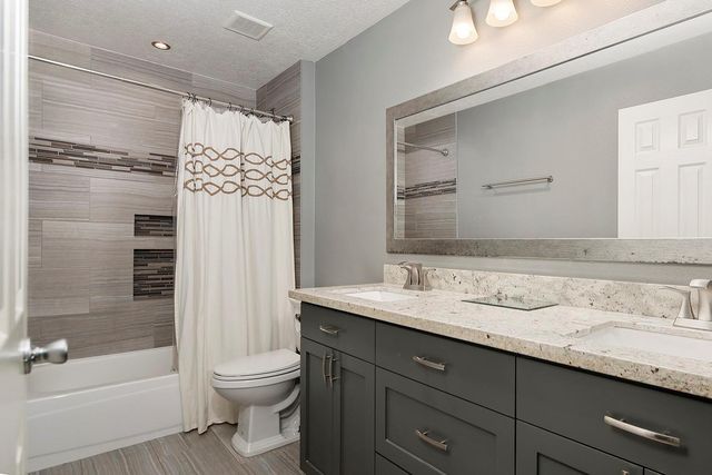 11 E Summer Storm Circle, The Woodlands, TX 77381