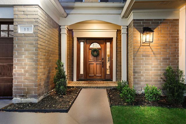 11 E Summer Storm Circle, The Woodlands, TX 77381