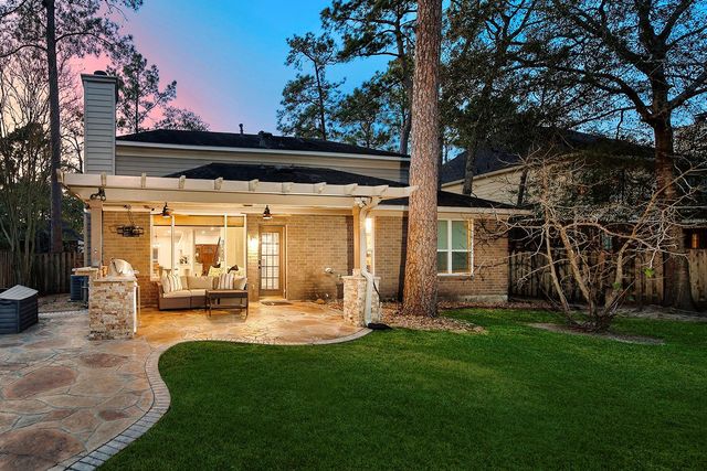 11 E Summer Storm Circle, The Woodlands, TX 77381
