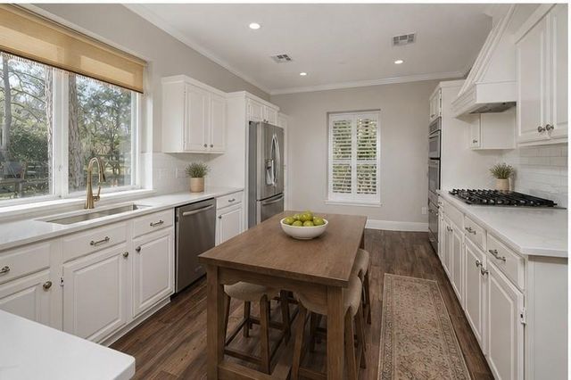 11 E Summer Storm Circle, The Woodlands, TX 77381