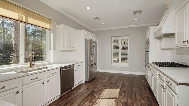 11 E Summer Storm Circle, The Woodlands, TX 77381